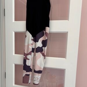 Trendy Camouflage Leggings in Black and Pink